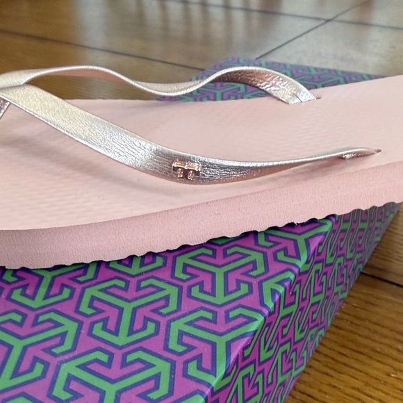 Tory Burch Rose Gold Metallic Leather Flip Flops NWT - Picture 3 of 7